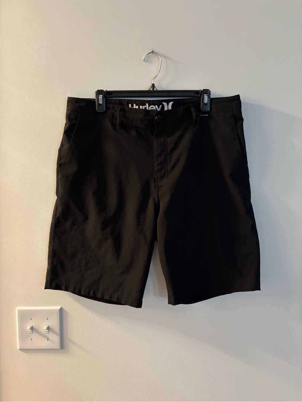Hurley Black Flat Front Men's Shorts Size 34